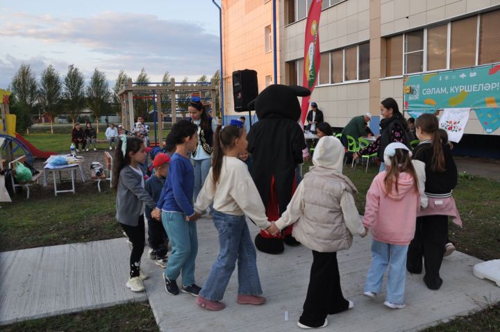 Күршеләр, күршеләр,  иң якын кешеләр...