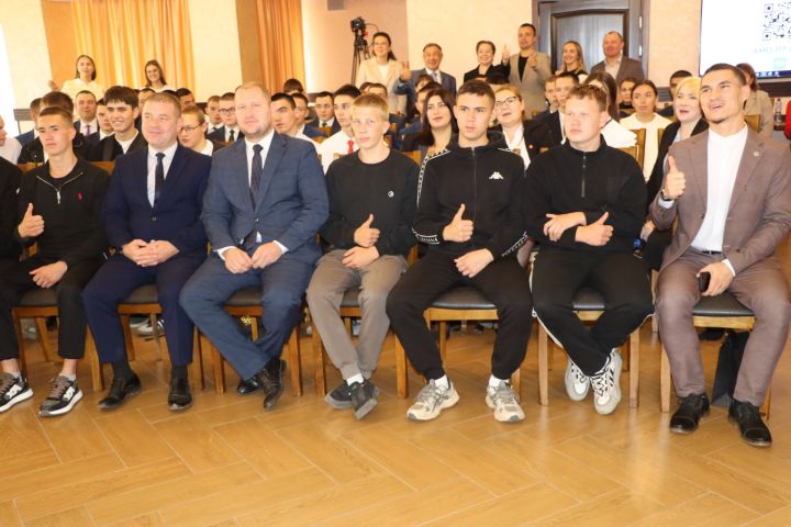 “Авылның яшь идарәчеләре”.  Саба районы җирлекләре башлыклары республикада иң  яшь җитәкчеләрдән санала