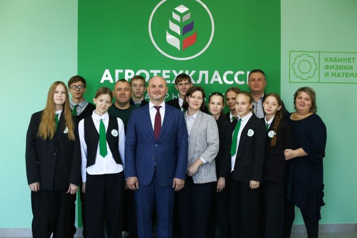 Сегодня в Зиреклинском лицее Новошешминского муниципального  района открылись современные агротехнологические классы