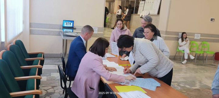 Сабаның 2482 номерлы сайлау участогында тавыш бирү оешкан төстә дәвам итә