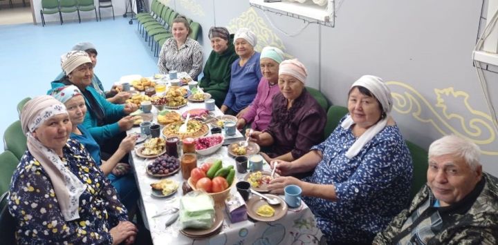 Килдебәктә  хуҗабикәләр очрашып тәмле рецептлары белән уртаклаштылар