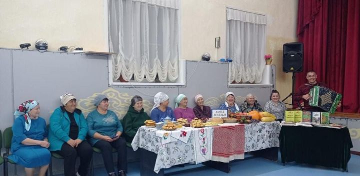 Килдебәктә  хуҗабикәләр очрашып тәмле рецептлары белән уртаклаштылар