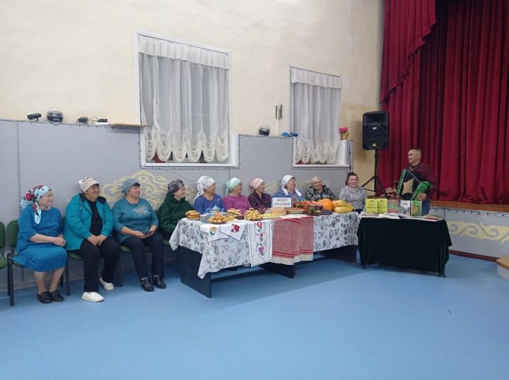 Килдебәктә  хуҗабикәләр очрашып тәмле рецептлары белән уртаклаштылар