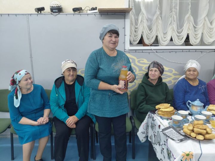 Килдебәктә  хуҗабикәләр очрашып тәмле рецептлары белән уртаклаштылар
