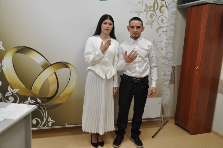 Алинә һәм Райнур Әскәровлар: «Бәхетле гаиләнең сере – нигезенә тигез мәхәббәт,  бер-беренә хөрмәт салынуда»