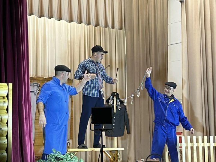 Сабабаш һәвәскәрләре тамашачыларны «Итәкле кияү» белән сөендерде