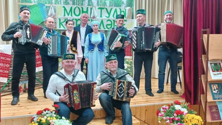 Керәнне авыл клубында гармун бәйрәме уздырдылар