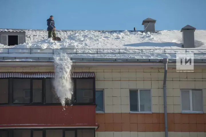 Бер ай эчендә республика клиник хастаханәсенә  кар көрәгәндә түбәдән егылып төшкән 17 кеше мөрәҗәгать иткән