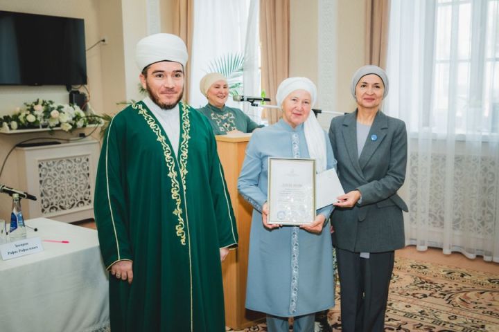 ТР Диния нәзарәте Россия ислам институты һәм «Гаилә һәм мәктәп» журналы белән берлектә «Таян Аллаһка» Бөтенроссия әдәби бәйгесен үткәрә