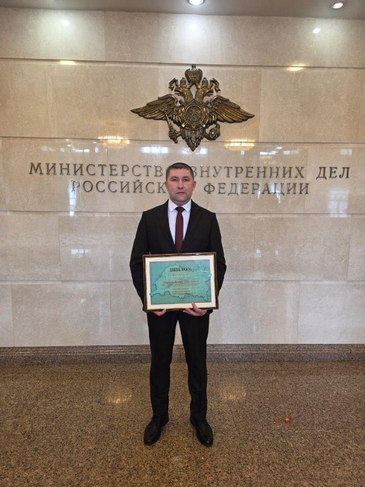 Алмаз   Зарипов  «Хокук саклау эшчәнлегенә ярдәм итүгә керткән өлеше өчен» номинациясе лауреаты