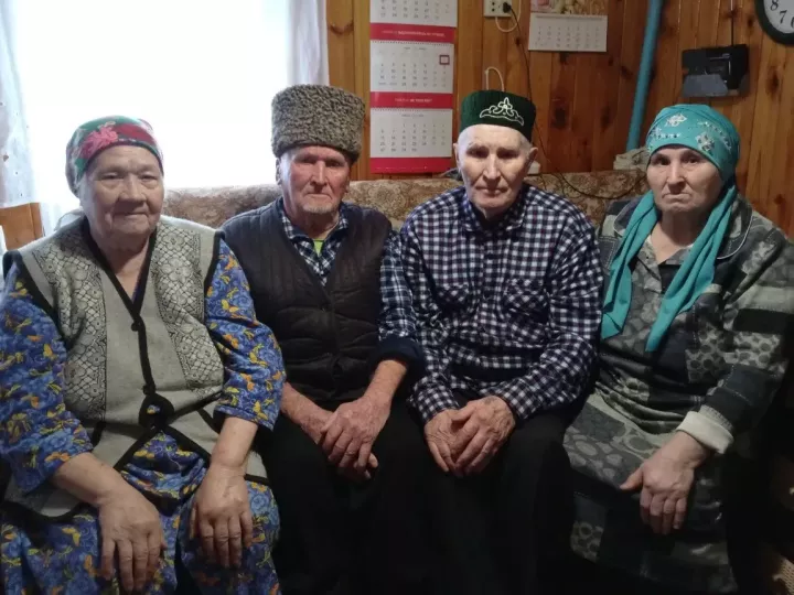 Тимершык авылында яшәүче Хәниф Гариповны 90 яшьлек юбилее белән котладылар
