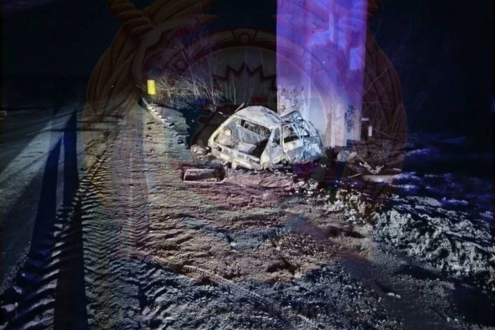 Татарстанда 21 яшьлек машина йөртүче юл-транспорт һәлакәтендә һәлак булган, аның җиңел машинасы янган