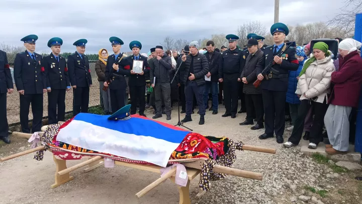 Туктар авылында хәрби егетне соңгы юлга озаттылар