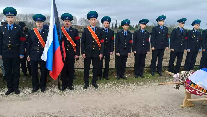 Туктар авылында хәрби егетне соңгы юлга озаттылар