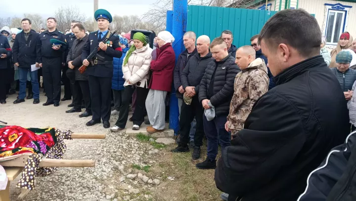 Туктар авылында хәрби егетне соңгы юлга озаттылар