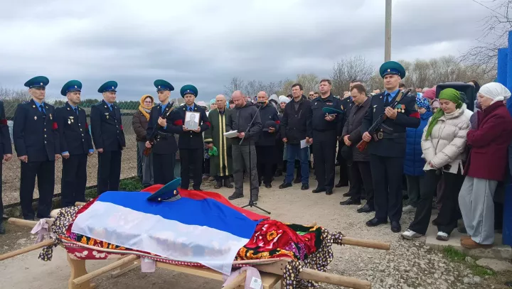 Туктар авылында хәрби егетне соңгы юлга озаттылар