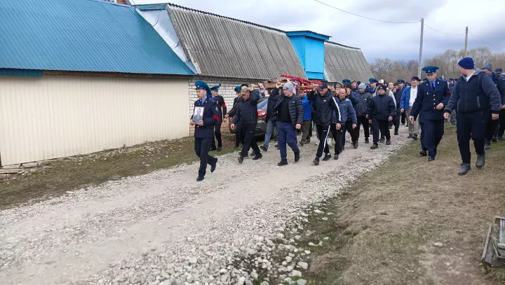 Туктар авылында хәрби егетне соңгы юлга озаттылар