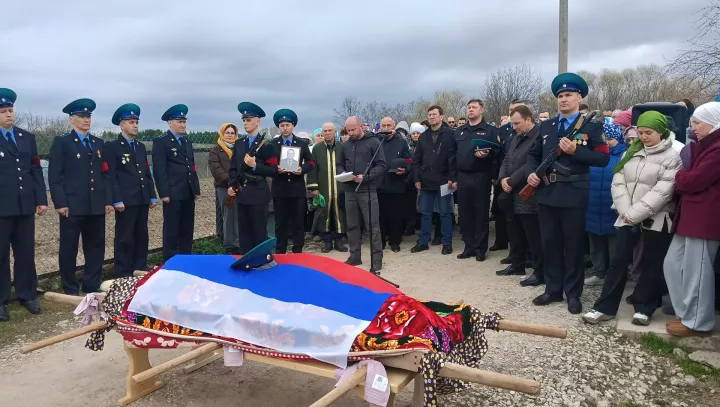 Туктар авылында хәрби егетне соңгы юлга озаттылар
