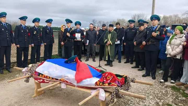 Туктар авылында хәрби егетне соңгы юлга озаттылар