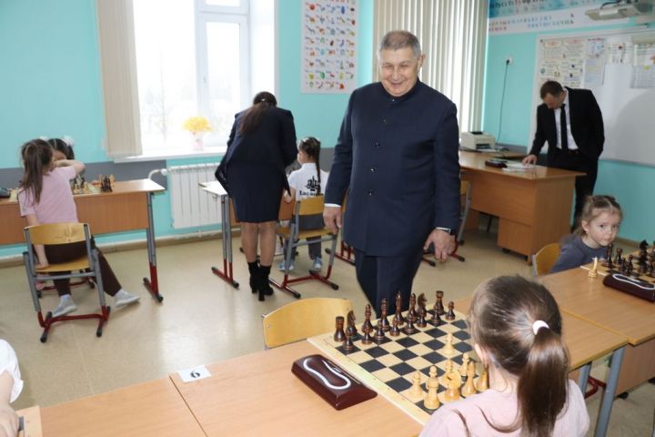 Шахматта һәр йөреш, һәр позиция — сайлау һәм җаваплылык, ә партияләр  акыллар һәм характерлар көрәше