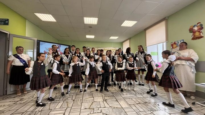 Күңелләрдә мәңге кал син, соңгы кыңгырау чыңы...