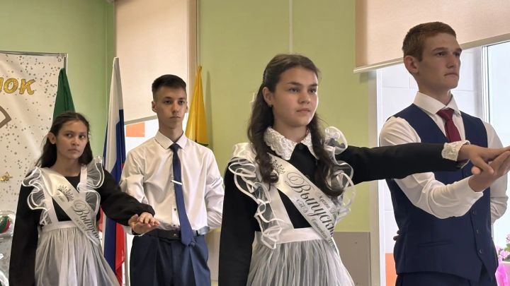 Күңелләрдә мәңге кал син, соңгы кыңгырау чыңы...