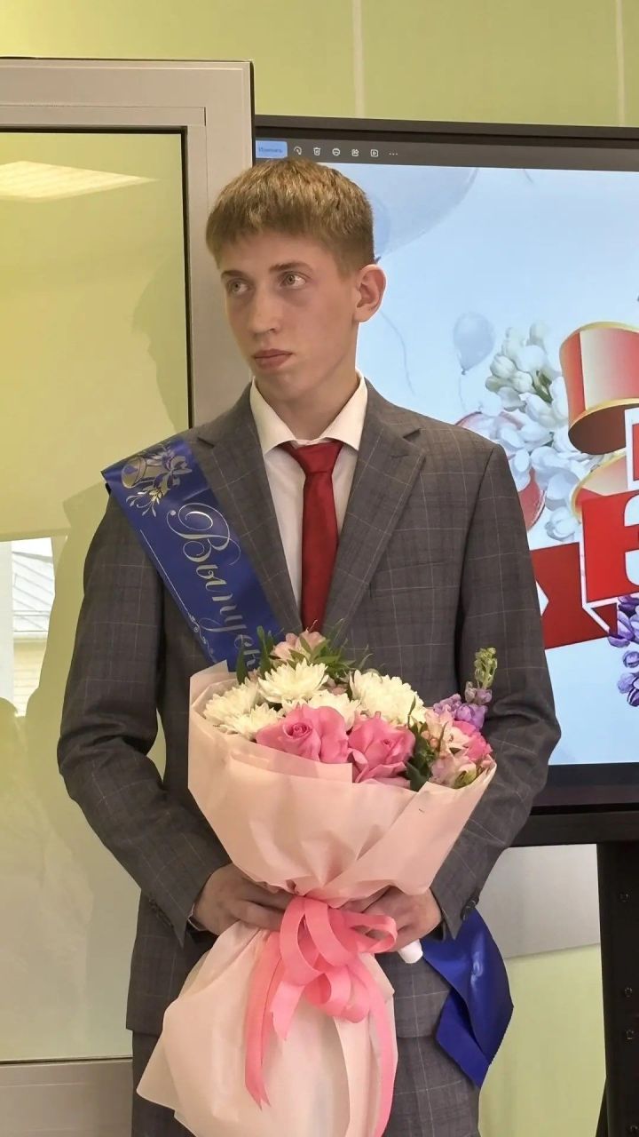 Күңелләрдә мәңге кал син, соңгы кыңгырау чыңы...