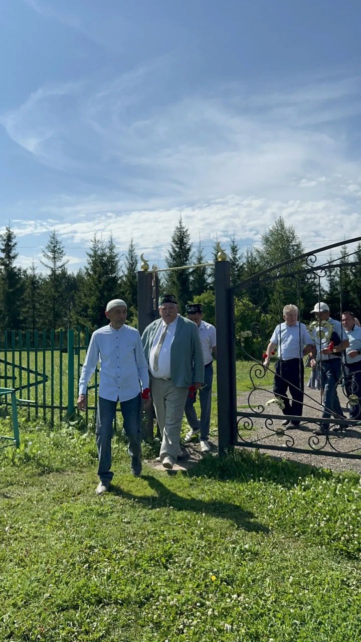 Бүген Сабада  тарихчы Рәйсә Сираҗиева яшәгән йортка истәлек тактасы куелды