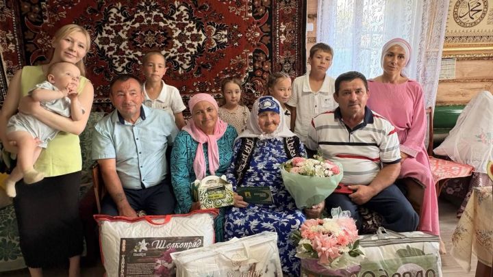 Гомер көзенең матур мизгелләре: Олы Кибәче ак әбисе 90 яшен билгеләп үтте
