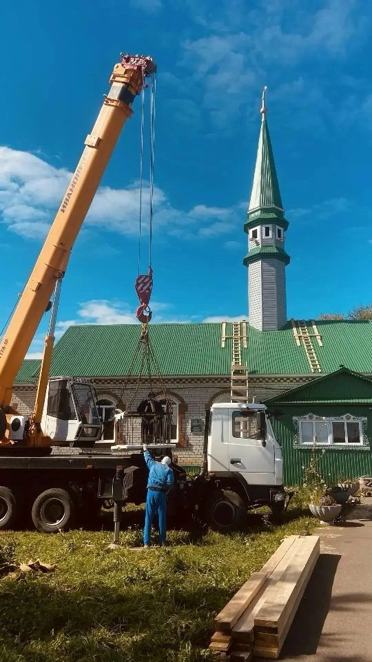 30 елдан соң — яңа сулыш: Сатыш авылы мәчете заманча төсмер алды һәм манарасына зур ай куелды