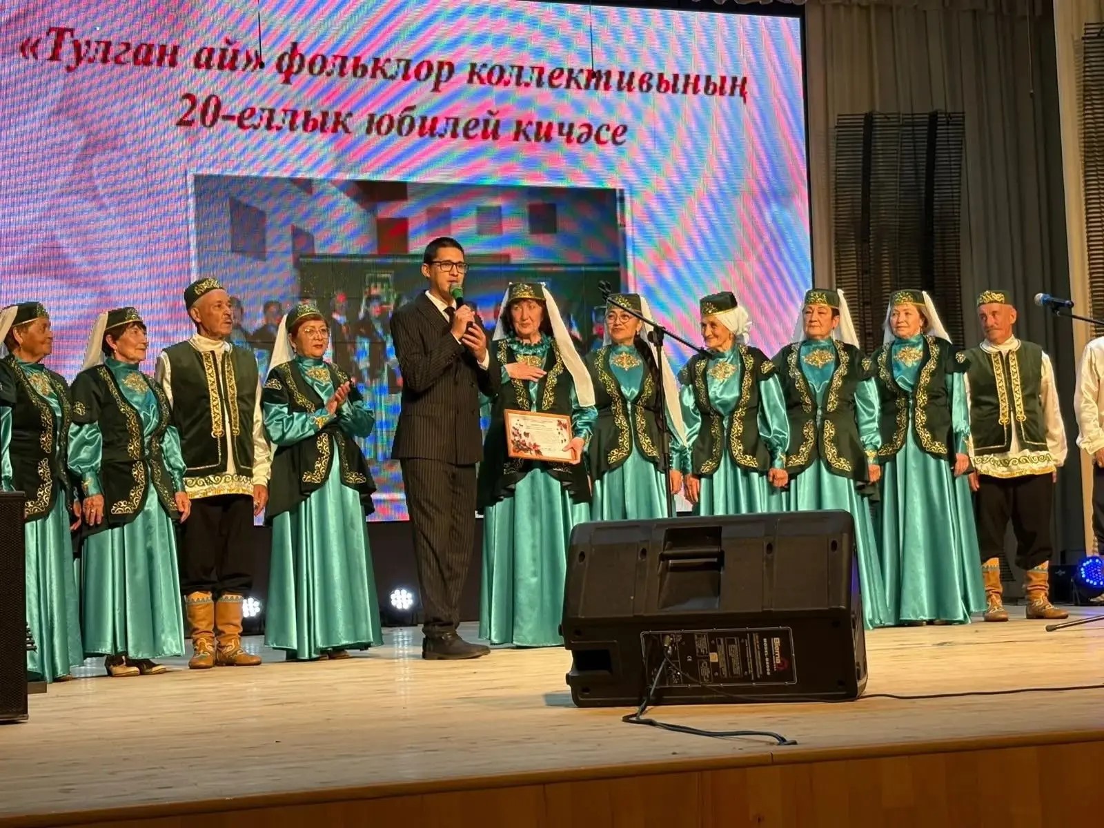 Коллективны Шәмәрдән авыл җирлеге башлыгы Альберт Вәлиев котлый