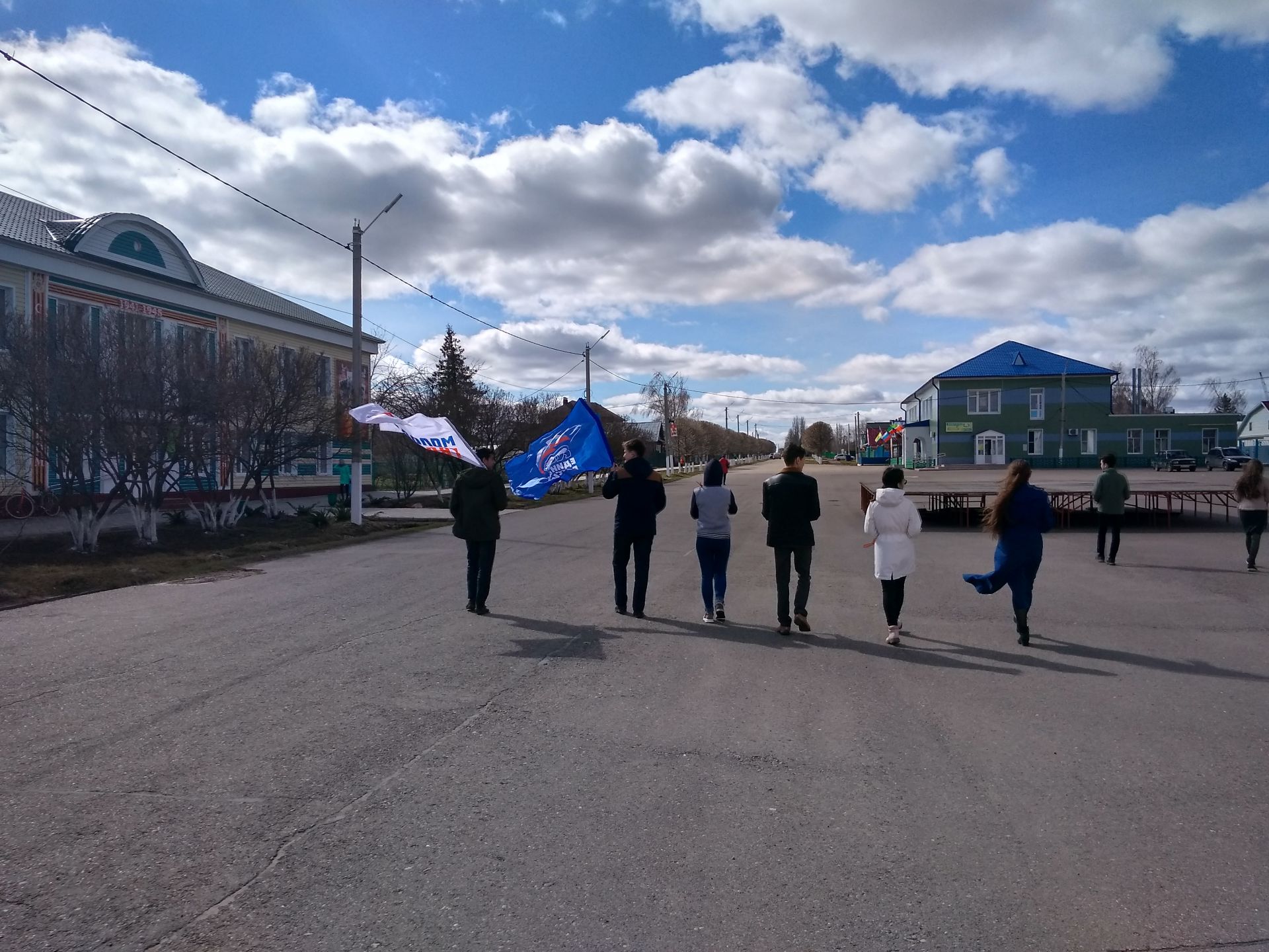 МОЛОДОГВАРДЕЙЦЫ ПОЗДРАВИЛИ с ПРАЗДНИКОМ ВЕЛИКОЙ ПОБЕДЫ!