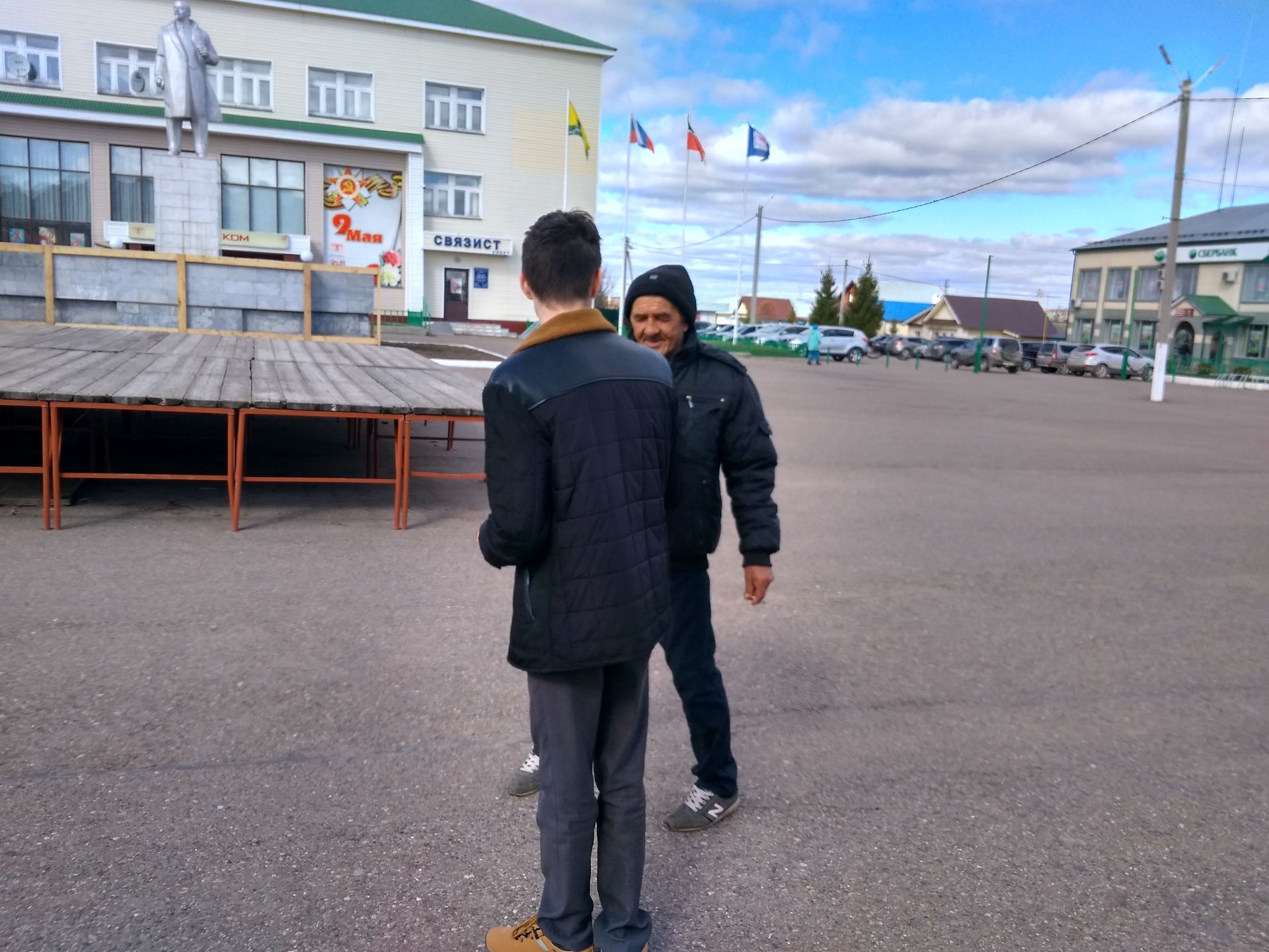 МОЛОДОГВАРДЕЙЦЫ ПОЗДРАВИЛИ с ПРАЗДНИКОМ ВЕЛИКОЙ ПОБЕДЫ!