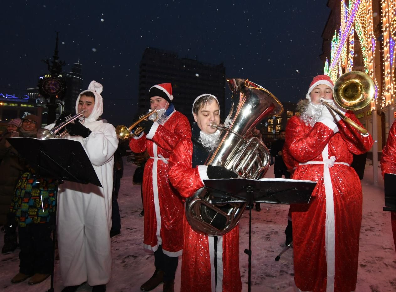 Казанның Кыш бабайлар парады