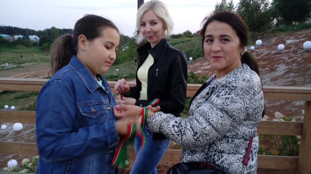 Акция «Татарстан гордимся тобой!» на набережной реки Сабинка