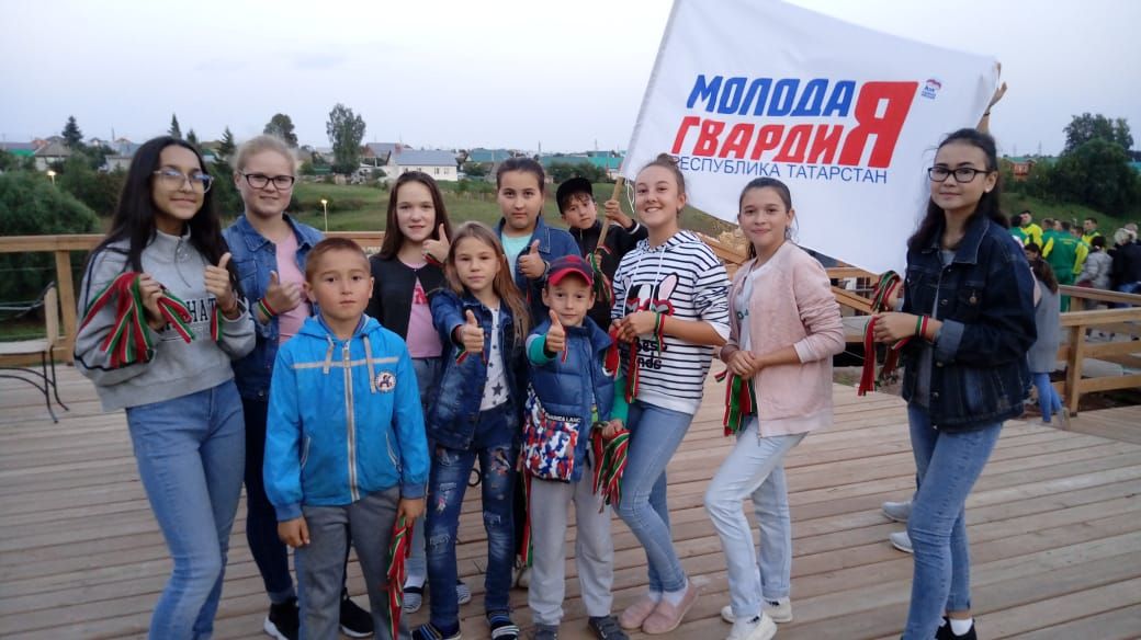 Акция «Татарстан гордимся тобой!» на набережной реки Сабинка