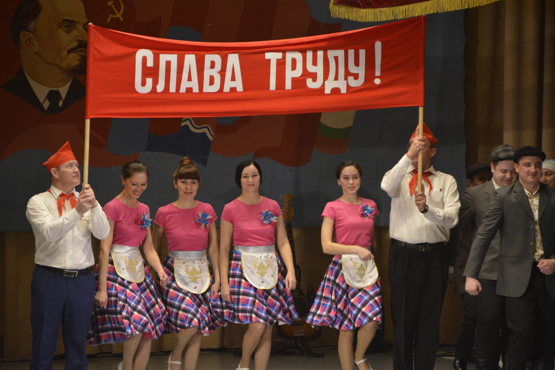 Теләче мәдәният йортында «Алга атла Комсомол!» - «Шагай вперёд комсомольское племя»