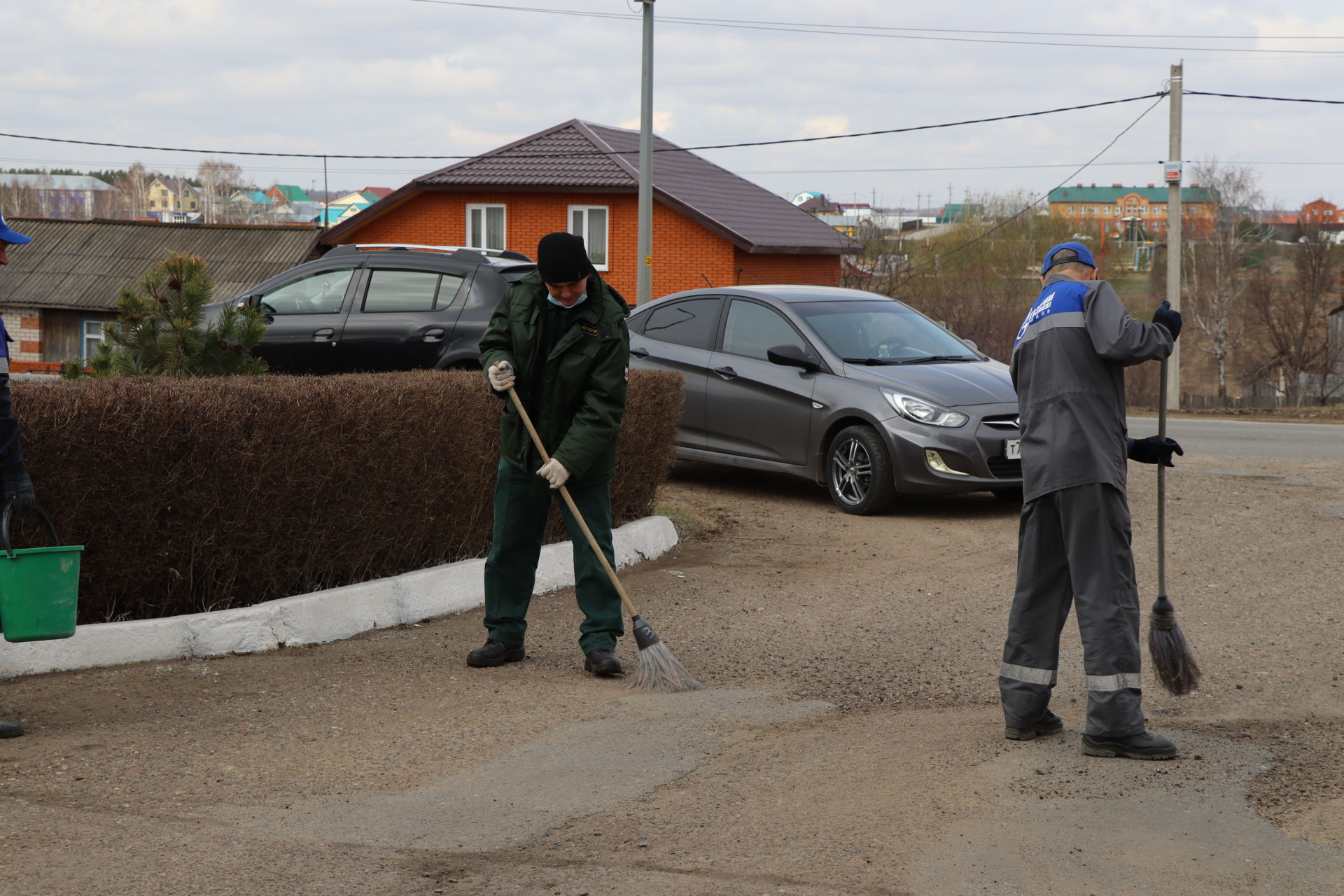 Бүген район оешма-предприятиеләр һәм  учреждениеләре  коллективлары бердәм рәвештә шимбә өмәсенә  чыкты.