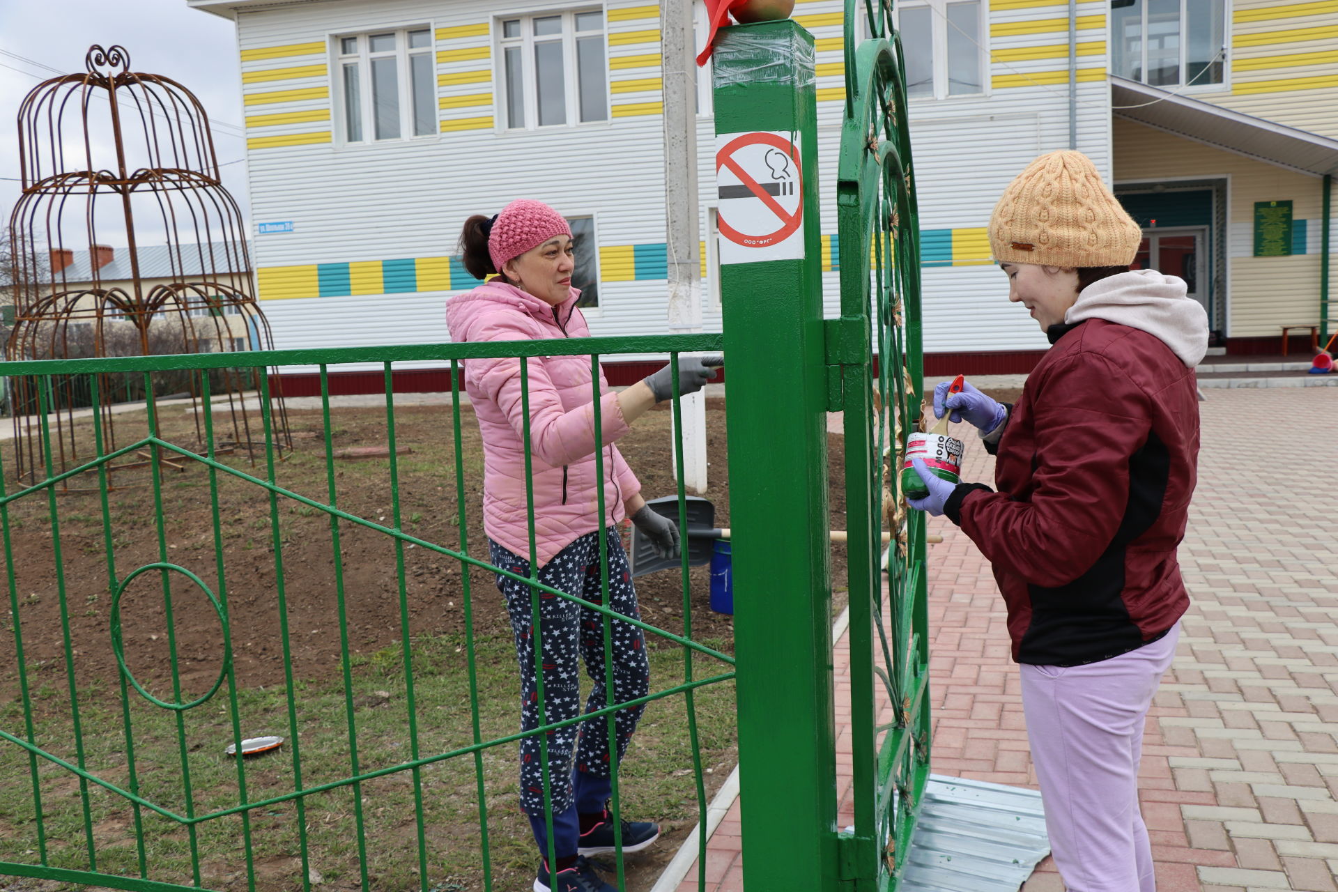 Бүген район оешма-предприятиеләр һәм  учреждениеләре  коллективлары бердәм рәвештә шимбә өмәсенә  чыкты.