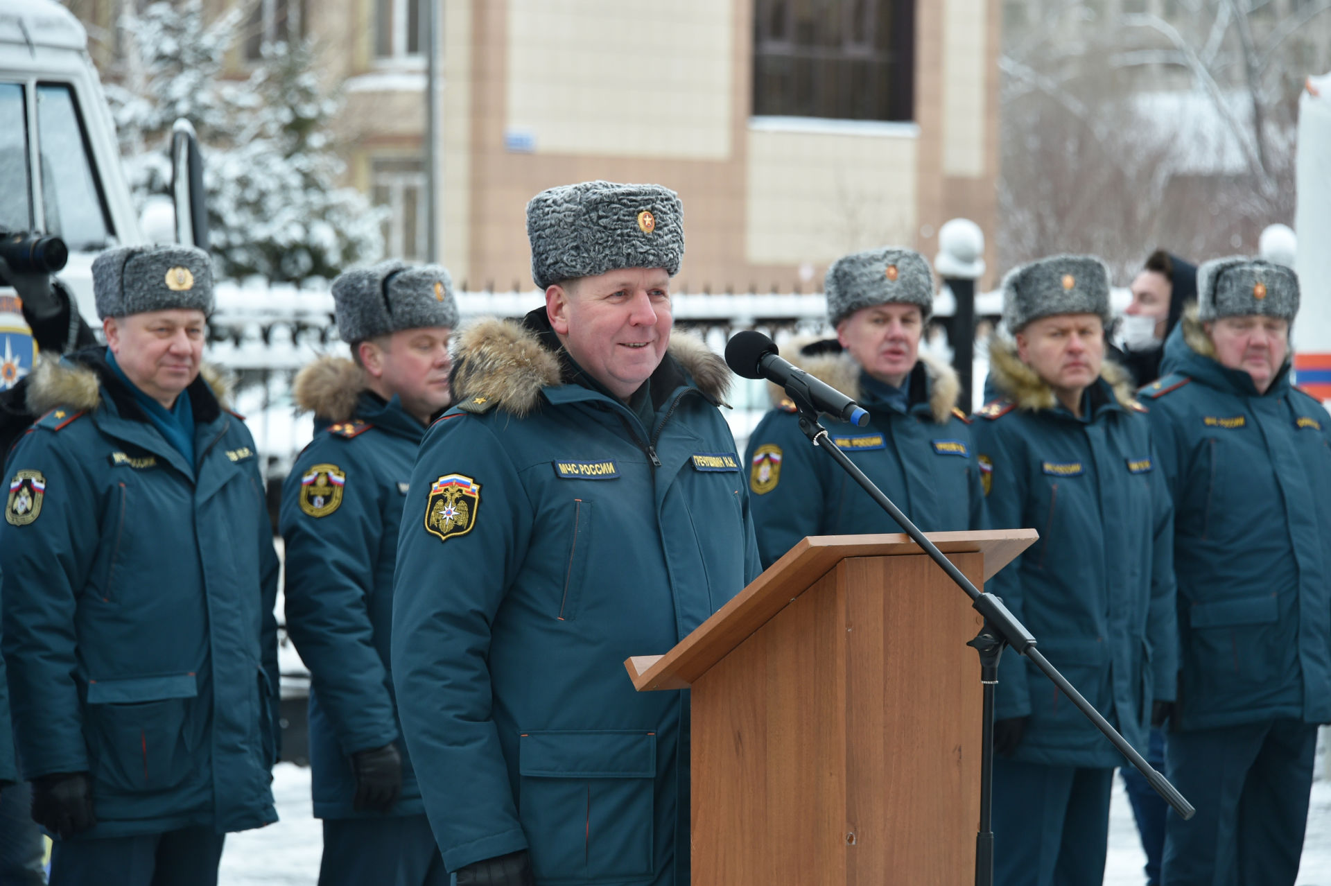 Гадәттән тыш хәлләр министрлыгы хезмәткәрләренә янгын сүндерү машиналары тапшырылды