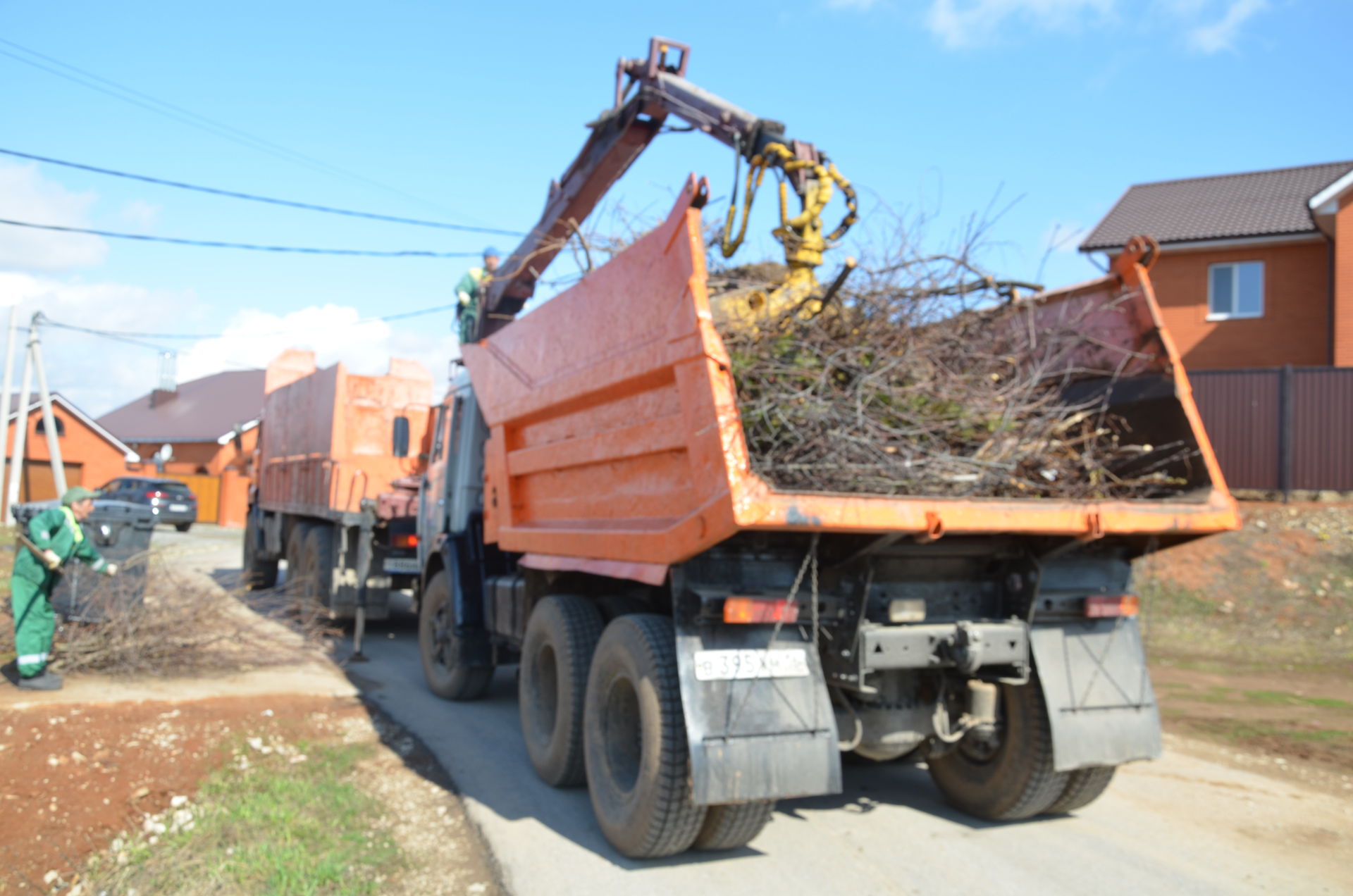 Район  үзәге  урамнарына  евроконтейнерлар  урнаштырылды