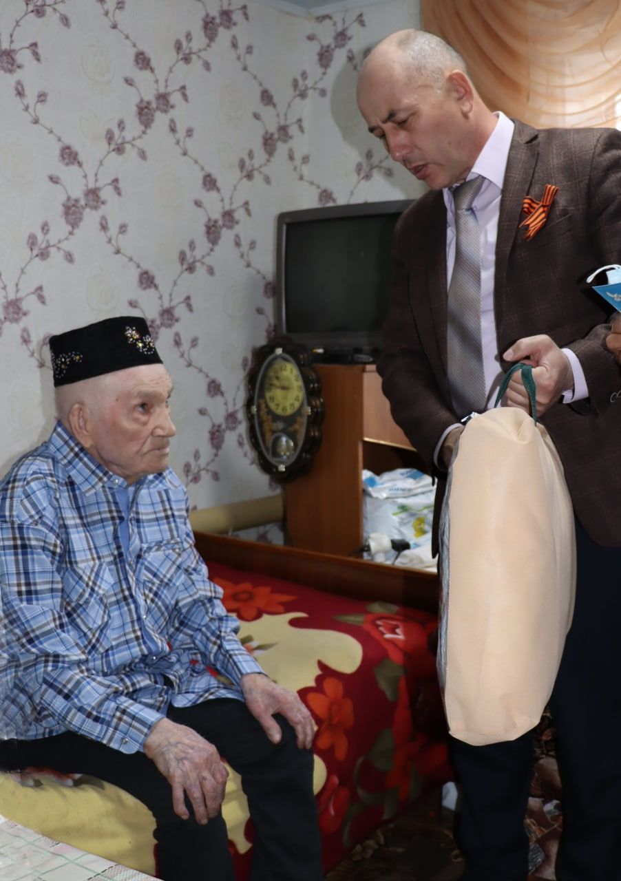 Районыбызда Бөек Җиңүнең 77 еллыгы якынлашкан Бәйрәм алды көннәрендә Бөек Ватан сугышы ветераннарына бүләкләр тапшыру чаралары үткәрелде
