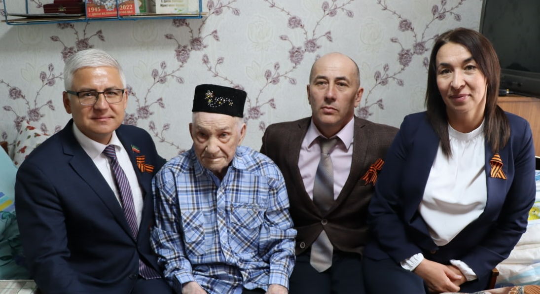 Районыбызда Бөек Җиңүнең 77 еллыгы якынлашкан Бәйрәм алды көннәрендә Бөек Ватан сугышы ветераннарына бүләкләр тапшыру чаралары үткәрелде