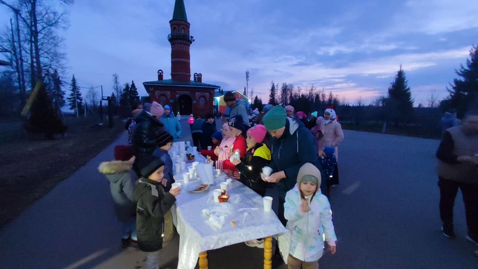 Лесхоз мәдәният йорты хезмәткәрләре балалар өчен күңел ачу уеннары оештырдылар