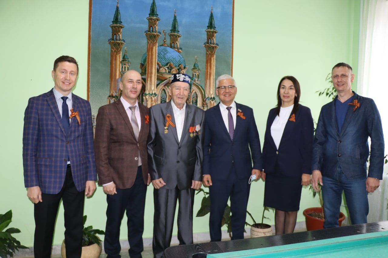 Районыбызда Бөек Җиңүнең 77 еллыгы якынлашкан Бәйрәм алды көннәрендә Бөек Ватан сугышы ветераннарына бүләкләр тапшыру чаралары үткәрелде