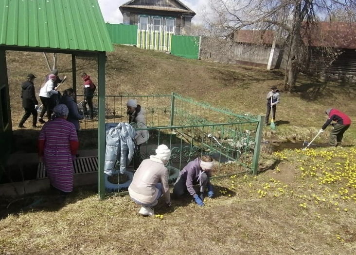 Олы Шыңар мәктәбе укучылары чишмә янын тәртипкә китерделәр