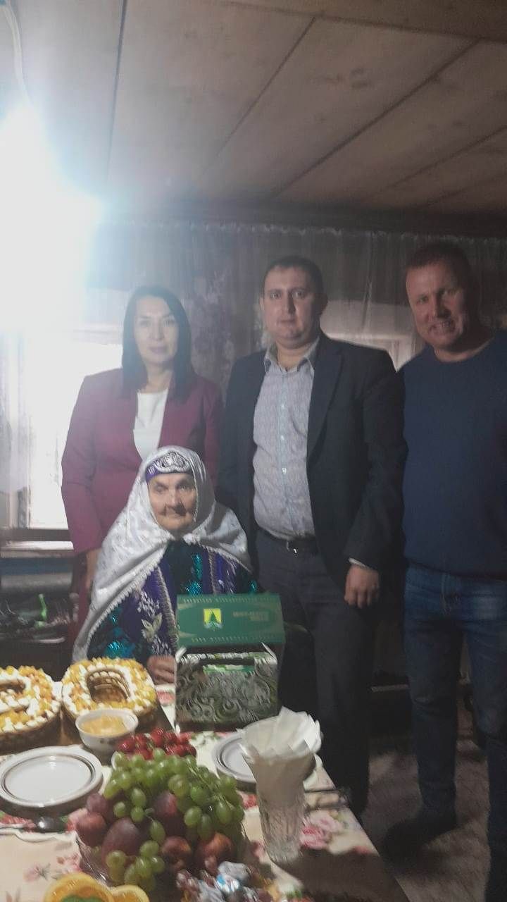 Юбилярлар тәбрикләнде