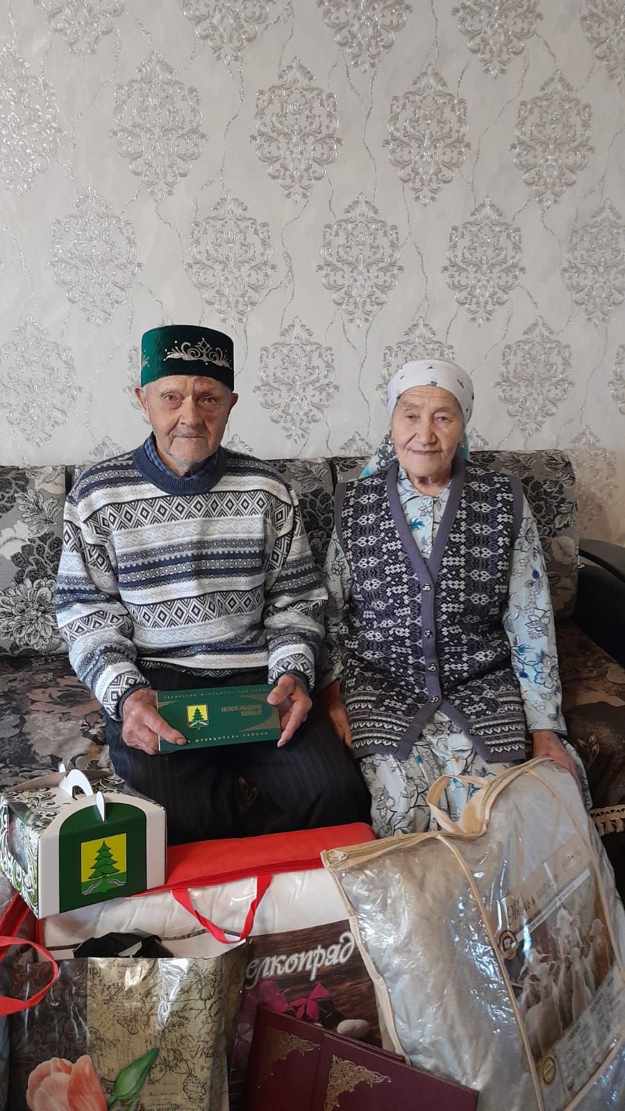 Олы Шыңар авылында яшәүче Равил Ибрай улы Хаҗиев 90 яшьлеген каршылады