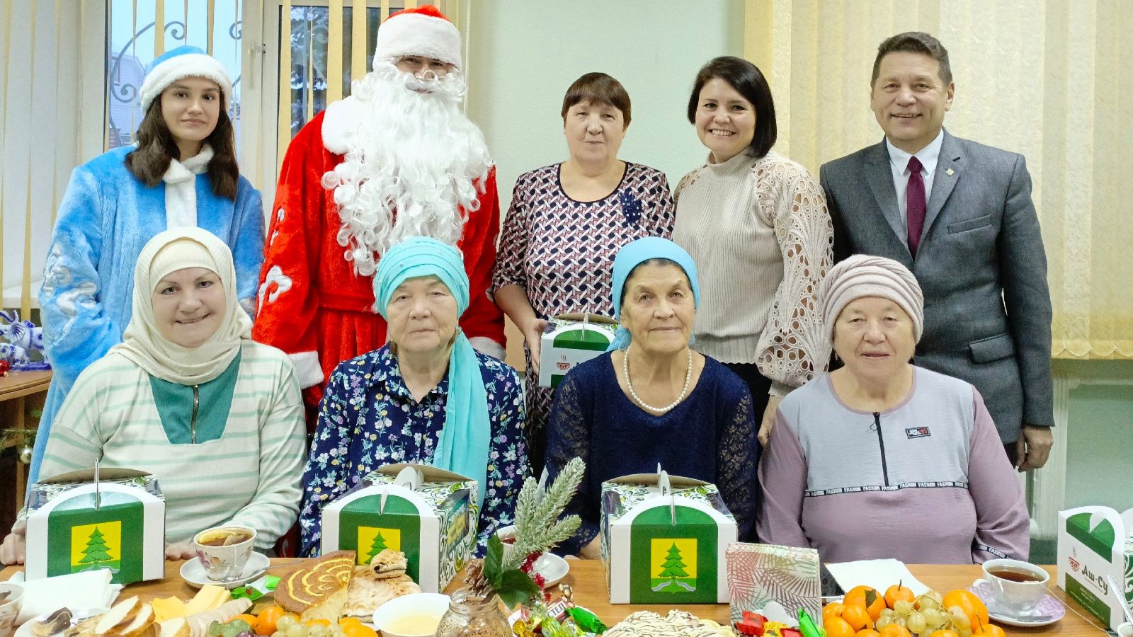 Финанс-бюджет палатасында эшләп чыккан өлкәннәрне чәй өстәленә чакырып хөрмәтләделәр
