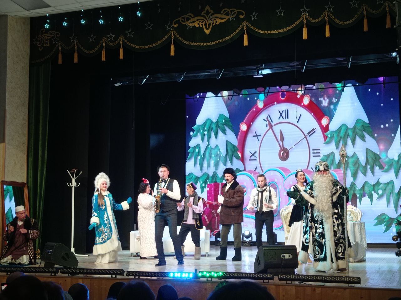Саба мәдәният йортында «Беренче Яңа ел киче вә Хәмзә бай хикмәтләре» дип исемләнгән бәйрәм тамашасы узды